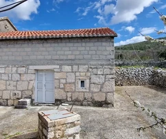 Blizna Gornja, 125 m2-es kis ház átalakításra, két melléképülettel