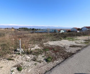 Terreno en tercera fila desde el mar - Nin - ideal para casa independiente