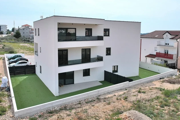 Vodice S1 lakás kerttel, 172,73 m2, csendes helyen