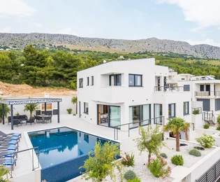 Luxusná vila s panoramatickým výhľadom na more na predaj v Chorvátsku