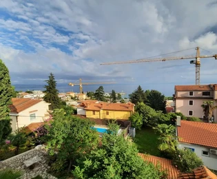 APPARTAMENTO ATTRAENTE CON VISTA MARE E GIARDINO, IN POSIZIONE TRANQUILLA, A 250 M DALLA SPIAGGIA!