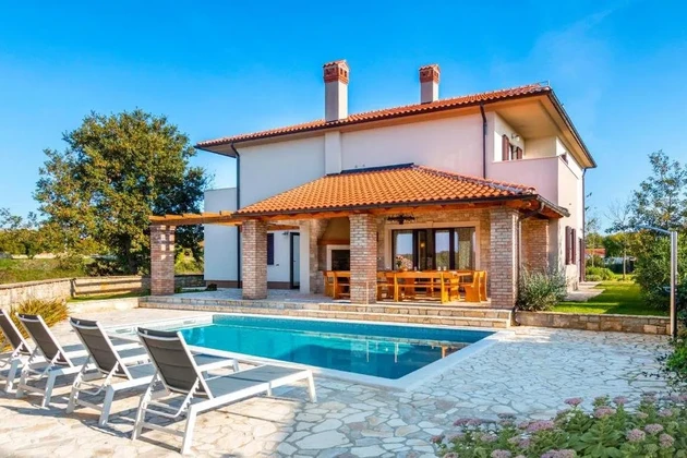 Gyönyörű villa medencével csendes helyen, Isztria, Bale