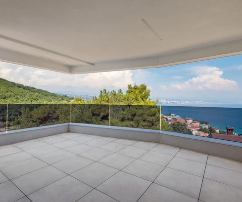 Appartement spacieux à vendre avec vue mer à Opatija en Croatie