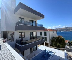 Attico di lusso a Ciovo con splendida vista sul mare