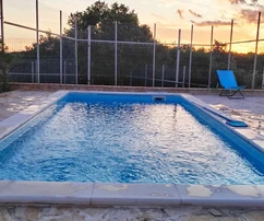 Barban - Authentic stone house with heated pool and sports facilities