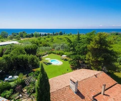 Belle propriété avec une maison et trois bungalows, à 250 m de la mer, Umag, ISTRIE