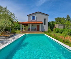 Istria, Krnica, uroczy dom z basenem w spokojnej okolicy