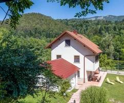 Gorski kotar, Brod na Kupi, teljesen berendezett ház 250 m², jakuzzi, garázs