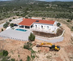 Villa de luxe sur 2 hectares de terrain avec vue panoramique sur la mer