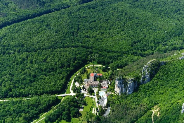 Hotel s poliklinikou na predaj v Oprtlji v Chorvátsku
