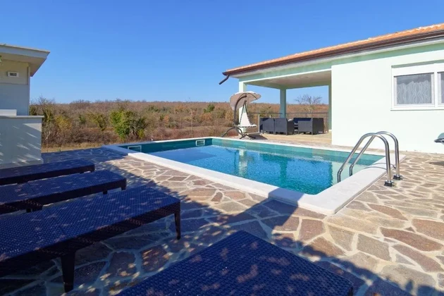 Umag : Charmante maison de plain-pied avec piscine