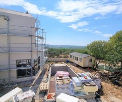 Brac Modern Villa to przestronna willa z basenem na sprzedaż