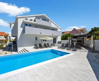 Nouvelle maison de vacances près de Šibenik