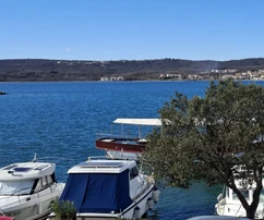 FELÚJÍTÁS ALATT ÁLLÓ RÉGI KŐBŐL ÉPÜLT IKERHÁZ, KÖZVETLEN TENGERPARTI ELHELYEZKEDÉS!