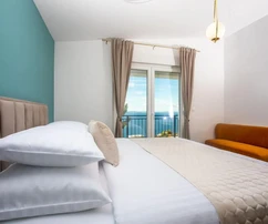 Luxusvilla in Dugi Rat mit Meerblick zu verkaufen in Kroatien