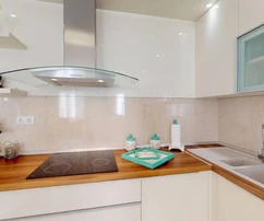 Maison de luxe rénovée à vendre au bord de l'eau à Jelsa en Croatie