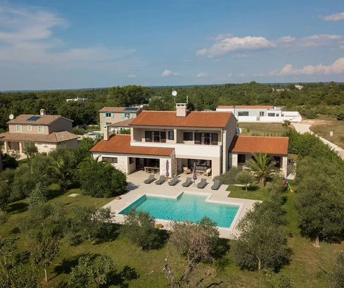 Villa con piscina en venta en Svetvinčenat, Croacia