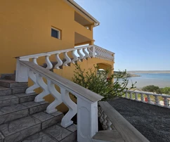 Traumhaus am Meer mit unverbautem Meerblick in Rovanjska