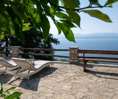 Maison en pierre à vendre avec vue mer sur Brač en Croatie