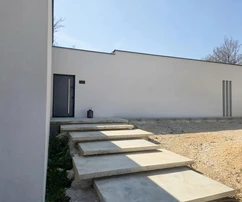 Istria, Labin: Modern single-storey house with garden