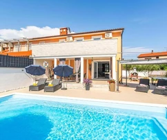 Istrie, Marčana, maison avec piscine et garage dans un bel emplacement