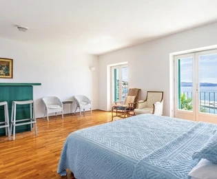 Podgora, première ligne en bord de mer, maison sur quatre étages avec belle vue