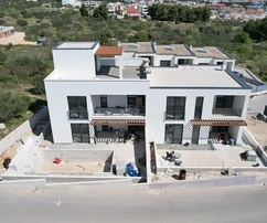 Vodice - Dvojdomek S1 s bazénem a střešní terasou