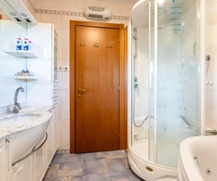 Appartement de luxe à vendre à Podstrana au bord de la mer en Croatie