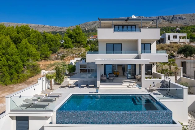 Villa di lusso con piscina in vendita a Podstrana in Croazia