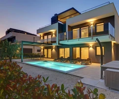 Villa con piscina e vista mare in vendita a Medolino in Croazia