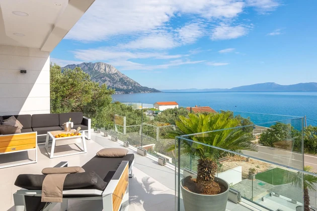 Luxusná vila na predaj len 80 metrov od mora v Gradaci v Chorvátsku