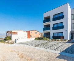 Apartmánový dům 150 metrů od moře