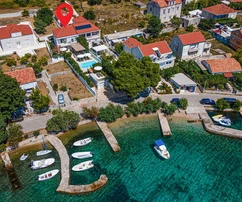 Pelješac, Viganj, dom z basenem i garażem nad morzem