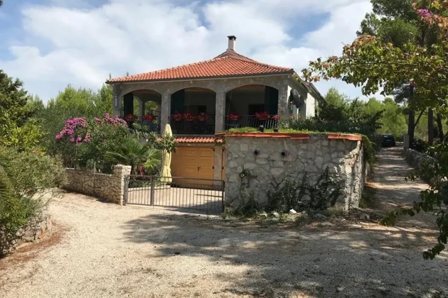 Maison Milna, 200 m2