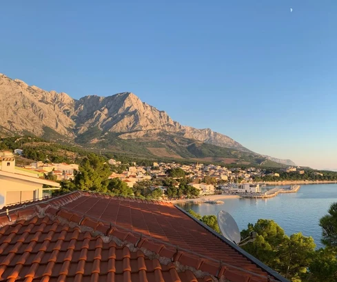 Baska Voda, penthouse with sea view on the first coastline