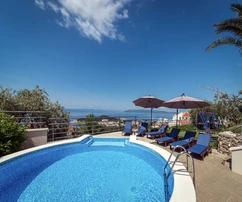 Kertre és tengerre néző ház Makarskában