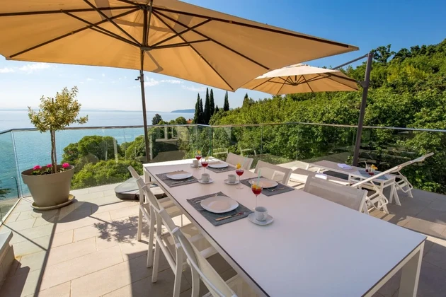LUXURY DUPLEX APARTMENT WITH SEA VIEW, 50 M FROM THE BEACH!