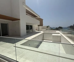 Sevid, newly built luxury villa with pool, first row to the sea