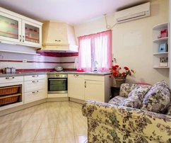 Samostatne stojaci rodinný dom na predaj v Kaštel Sućurac v Chorvátsku