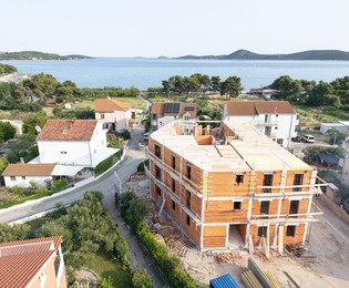 Prodaja luksuznih stanova u Vodicama, samo 50 metara od plaže