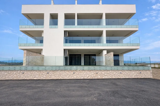 Pag, Povljana, két szintes lakás tengerre néző kilátással, 122,39 m²