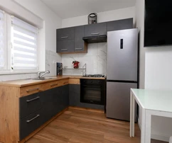 Kastav, Rubeši, obra nueva, fantástico piso de dos habitaciones con logia, parking y garaje