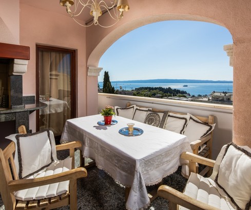 Splitben tengerre néző luxuslakás eladó