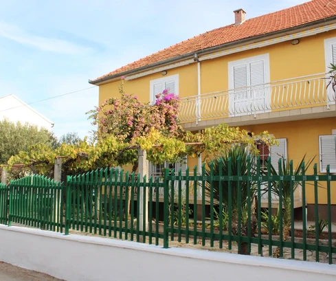 Einfamilienhaus mit Garten in Biograd na Moru zu verkaufen in Kroatien