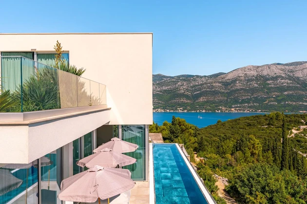 Luxusná vila s výhľadom na more na ostrove Korčula na predaj v Chorvátsku