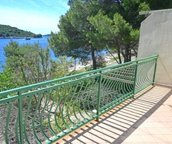 Casa frente a la playa en Solta lista para una lujosa transformación