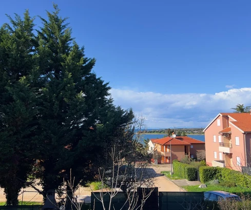 Istria, dintorni di Novigrad, affascinante casa a schiera con vista mare e giardino