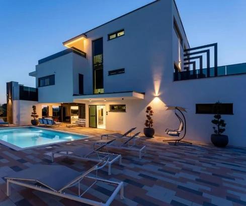 Villa de lujo en venta en Sukošan cerca del mar en Croacia