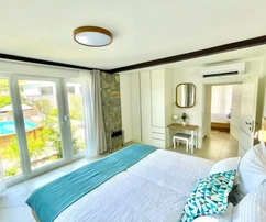 Casa indipendente moderna con vista mare