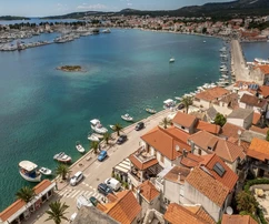 Ristorante appartamento fronte mare Casa a Rogoznica